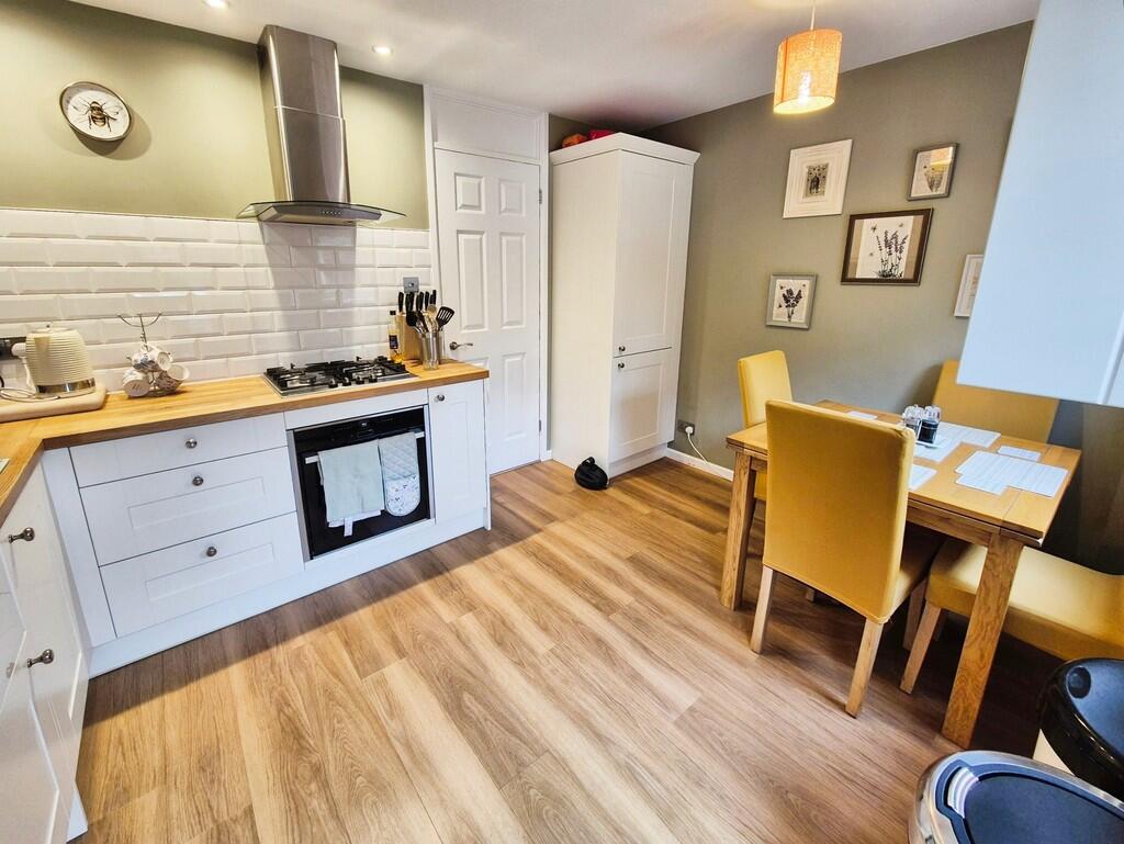 Kitchen/Breakfast...