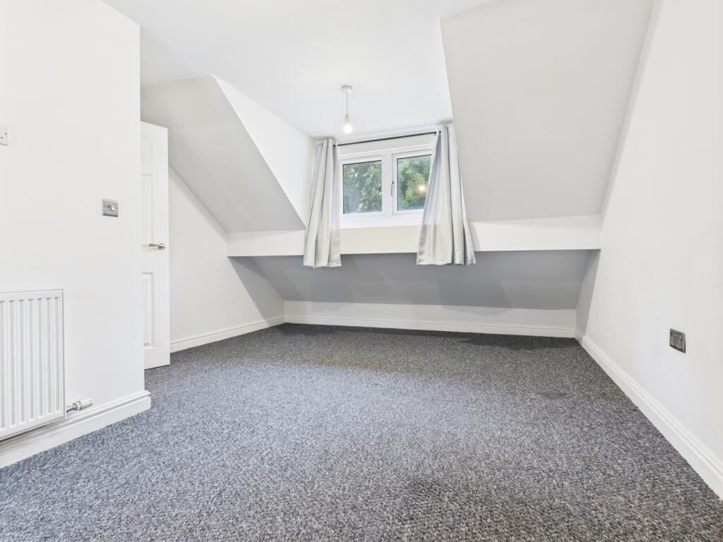 CAM03729G0-PR0095-STILL011