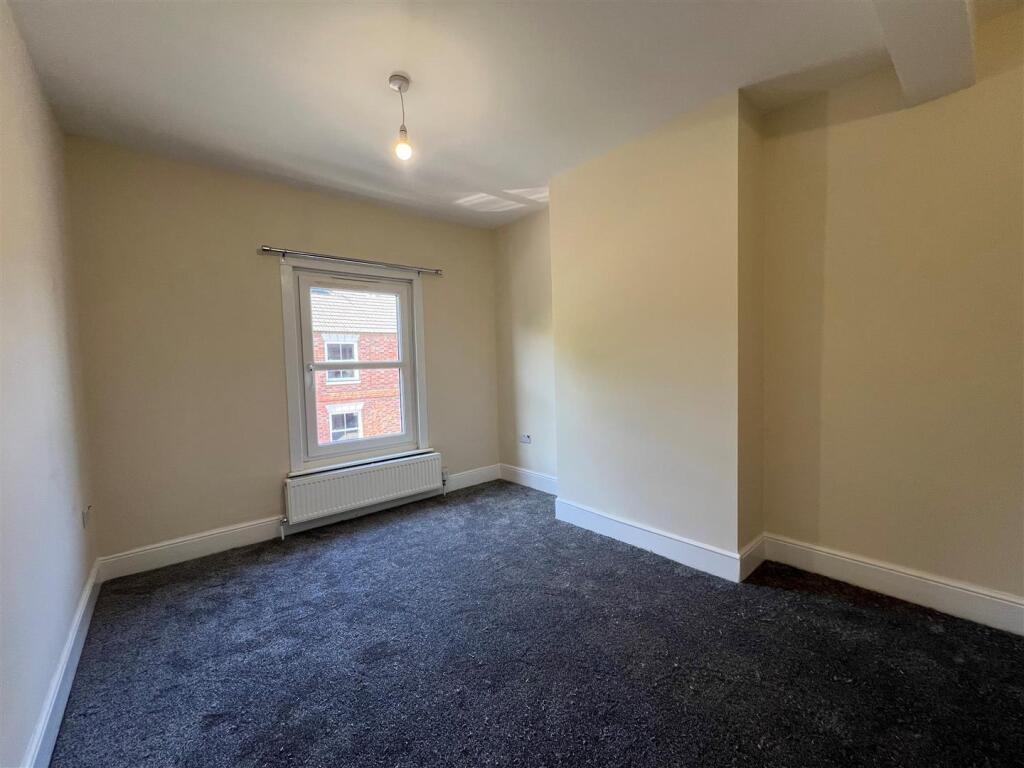 Bedroom 1.jpg