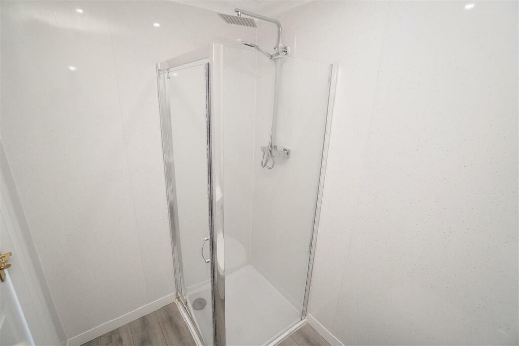 en suite1.jpg