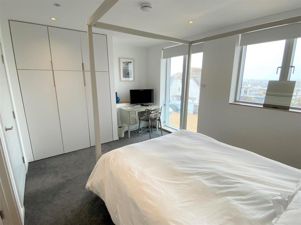 11 Towan Heights Bedroom 1