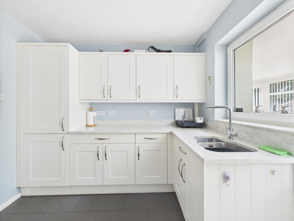 2. CAM04922G0-PR0051-STILL014