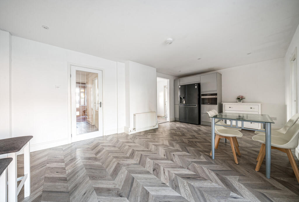 1384234-11-692094...