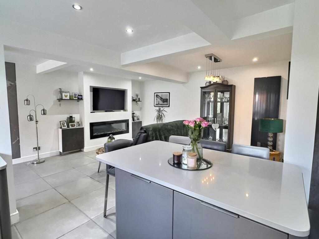 Open Plan Kitchen Diner &amp; Lounge