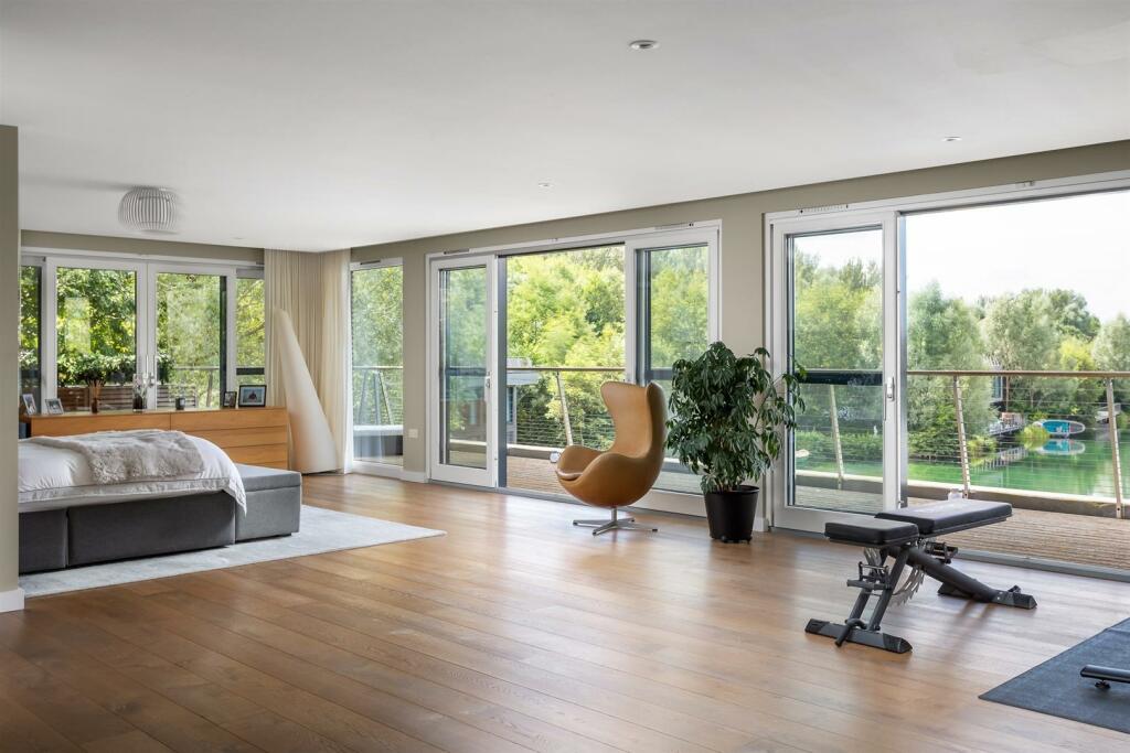 45 - 19 Longcross Causeway - GL7 3DT - Web.jpg