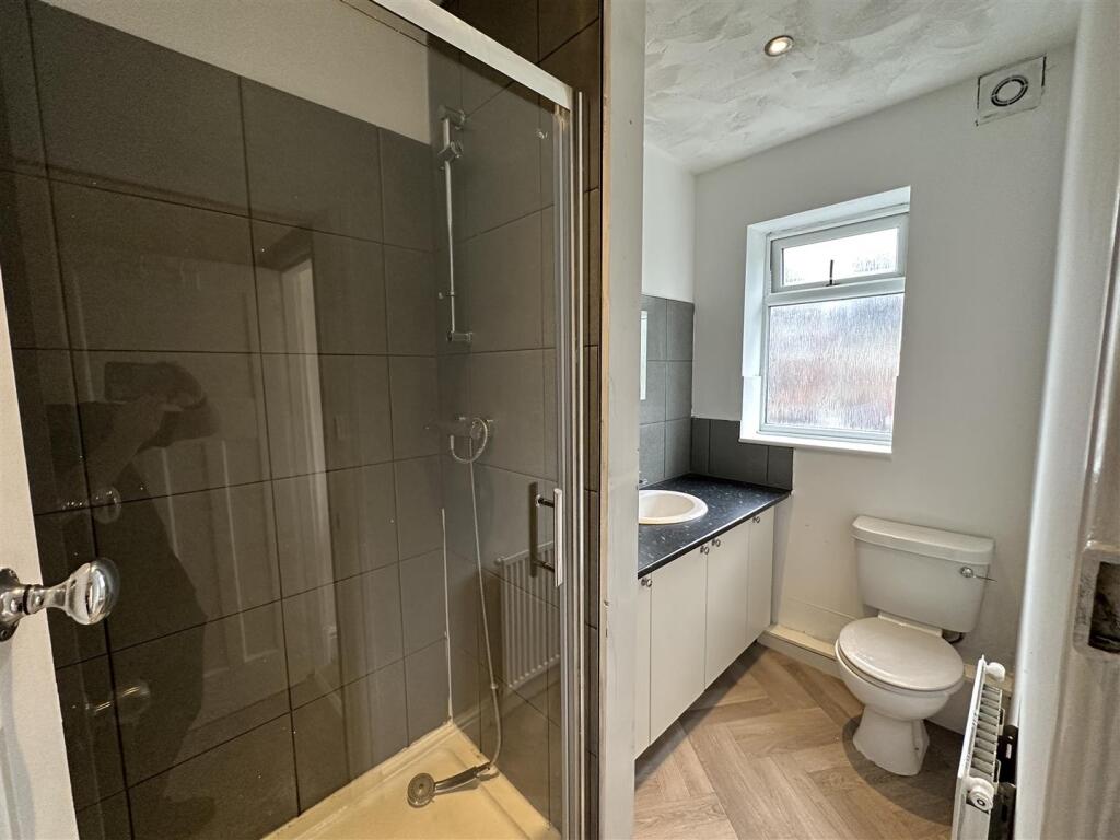6kr.shower.jpg