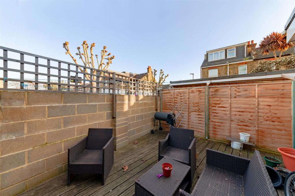 EustaceRd_EastHam_E63NE (20).jpg