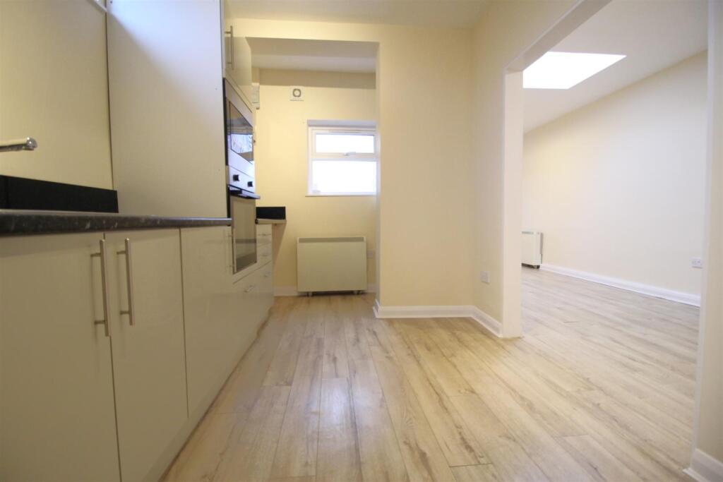 Kitchen2.JPG