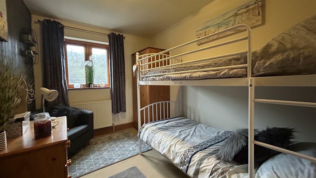 Bedroom 1.jpg