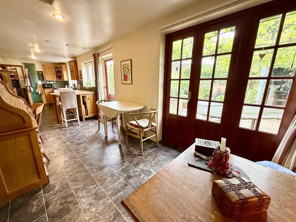 kitchen breakfast room