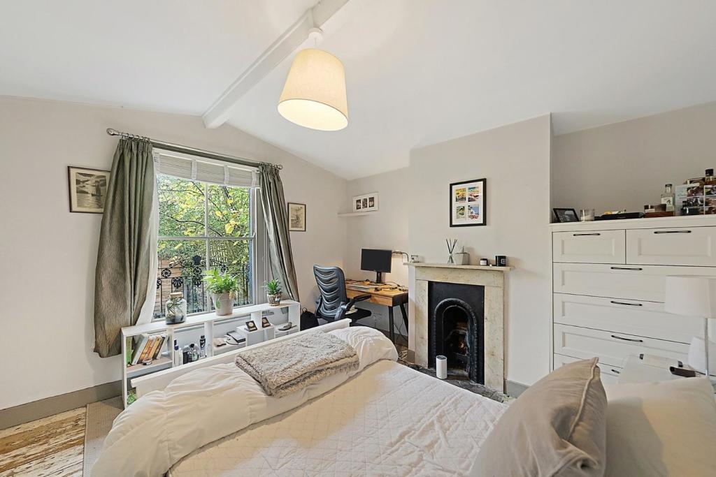 Bedroom (2).jpg