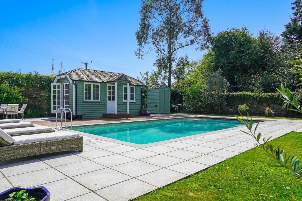 Swimming Pool &amp; Pool House