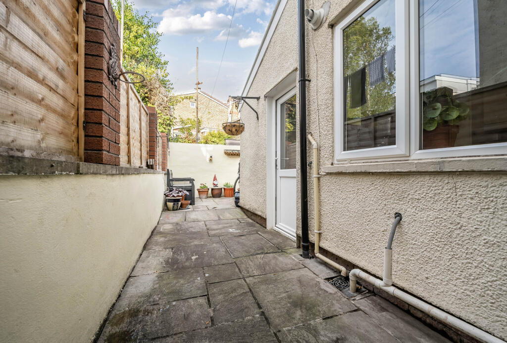 1301894-1-684090c...