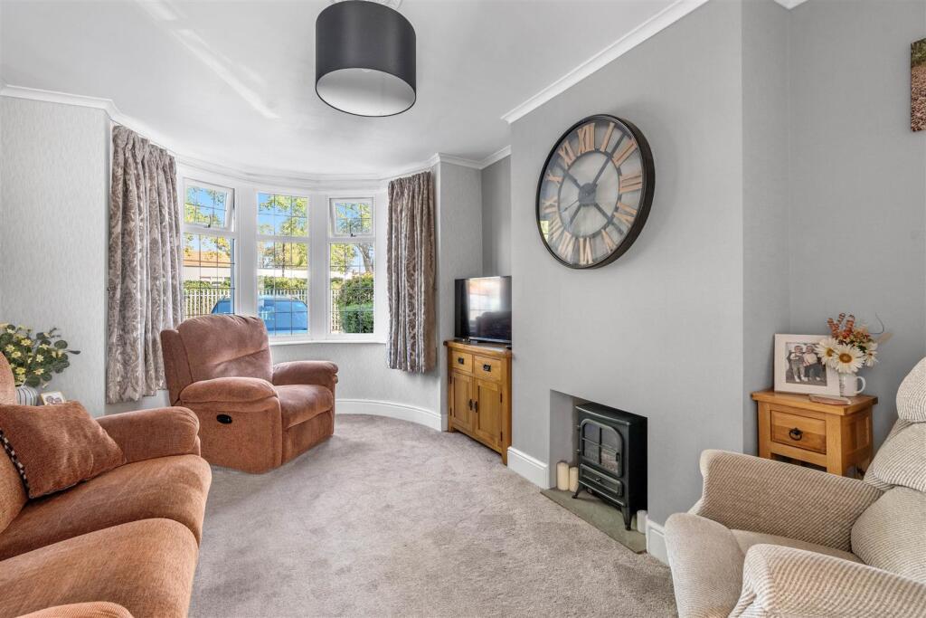 54 Ravensdale Rd NWM (13 of 27).jpg