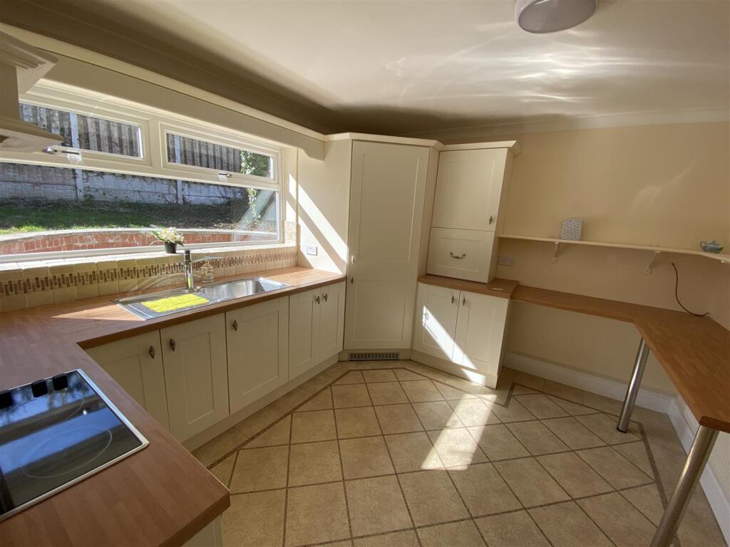 Kitchen:
