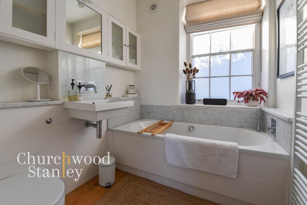 Bathroom (first floor)