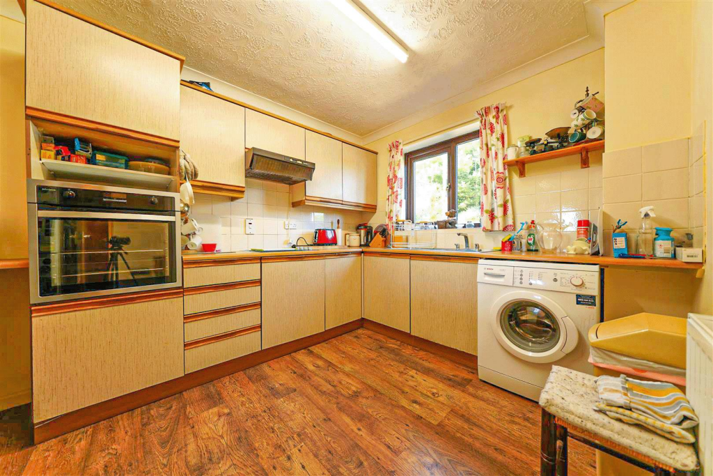 Kitchen 2.png
