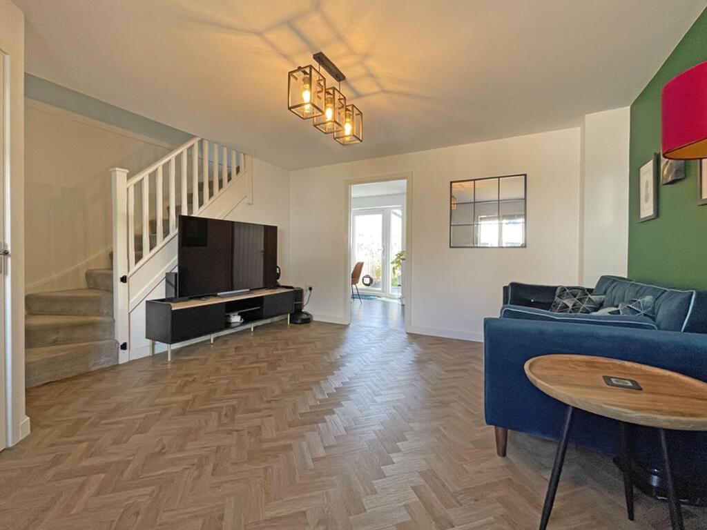 Haycroft Mews 21 - Living Room.jpg