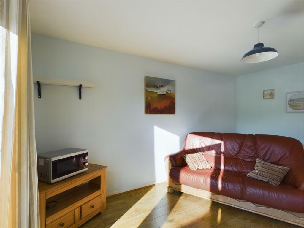 CAM02295G0-PR0113-STILL008.jpg