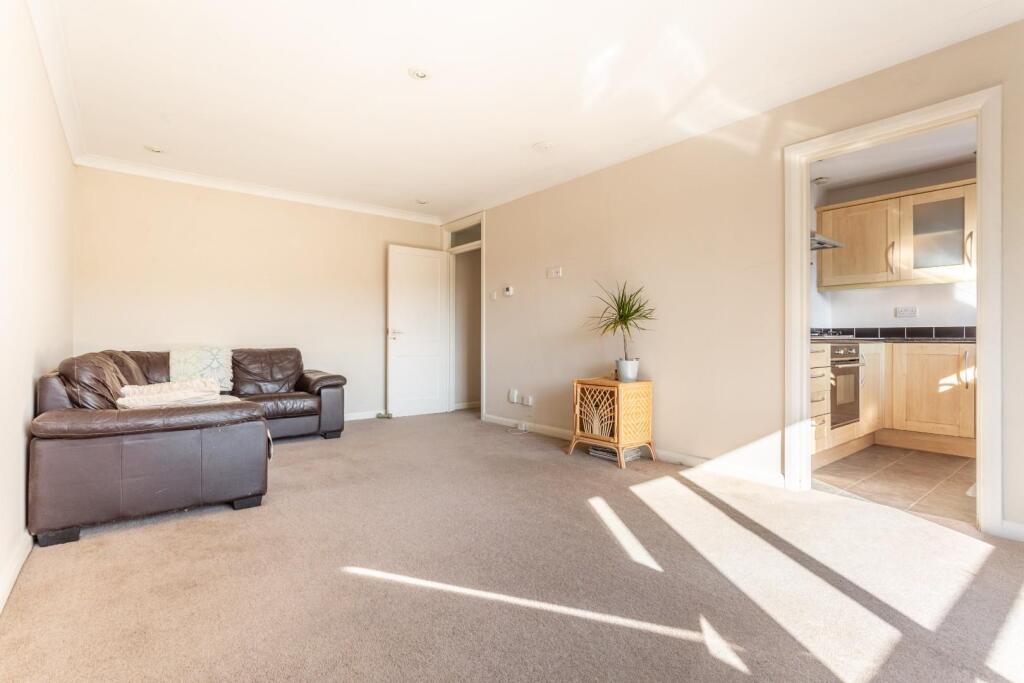 lounge dining room (3).jpg