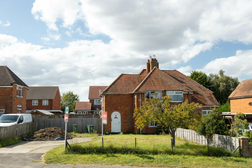 23 Buckingham Road, MK18 2QA-1