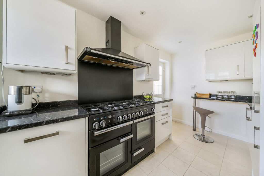 1339734-27-6895d2...