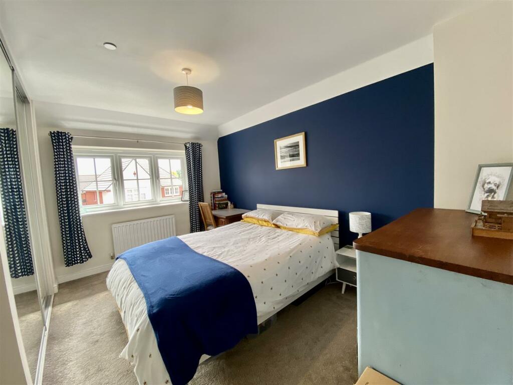 BEDROOM 2