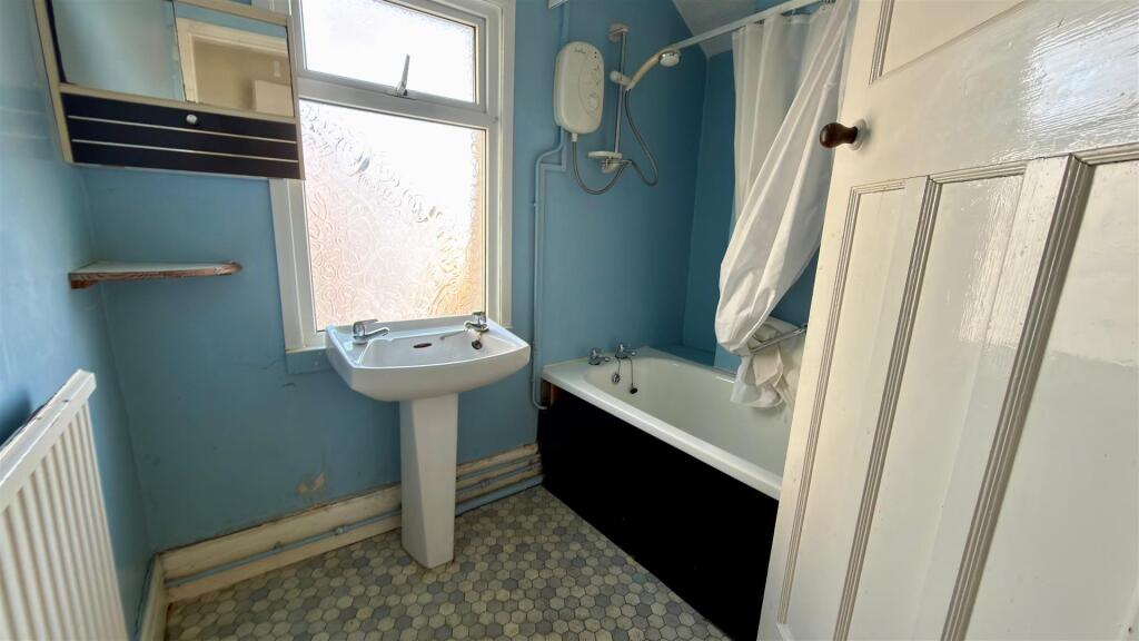 2-PIECE BATHROOM