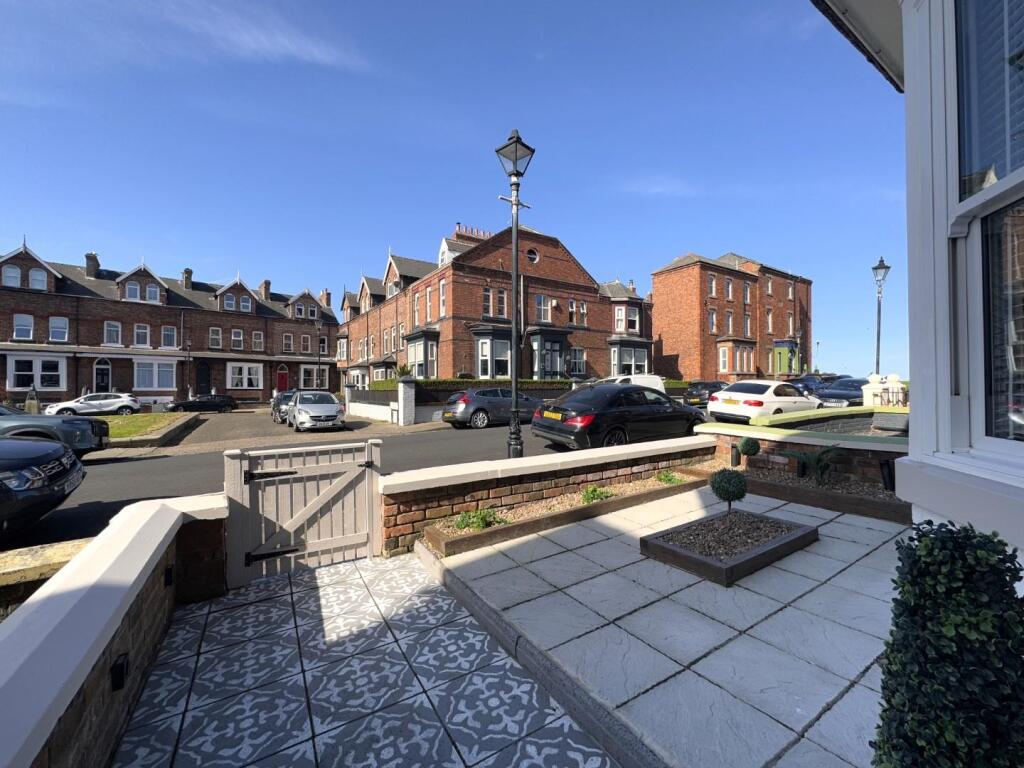 FRONT GARDEN