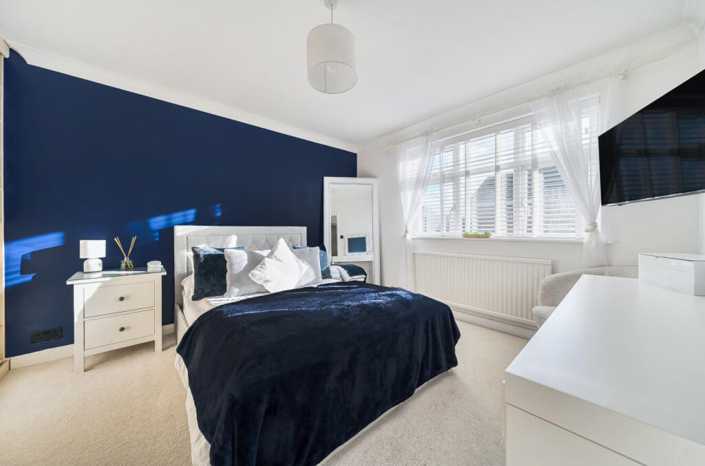 1383828-12-691f3e...