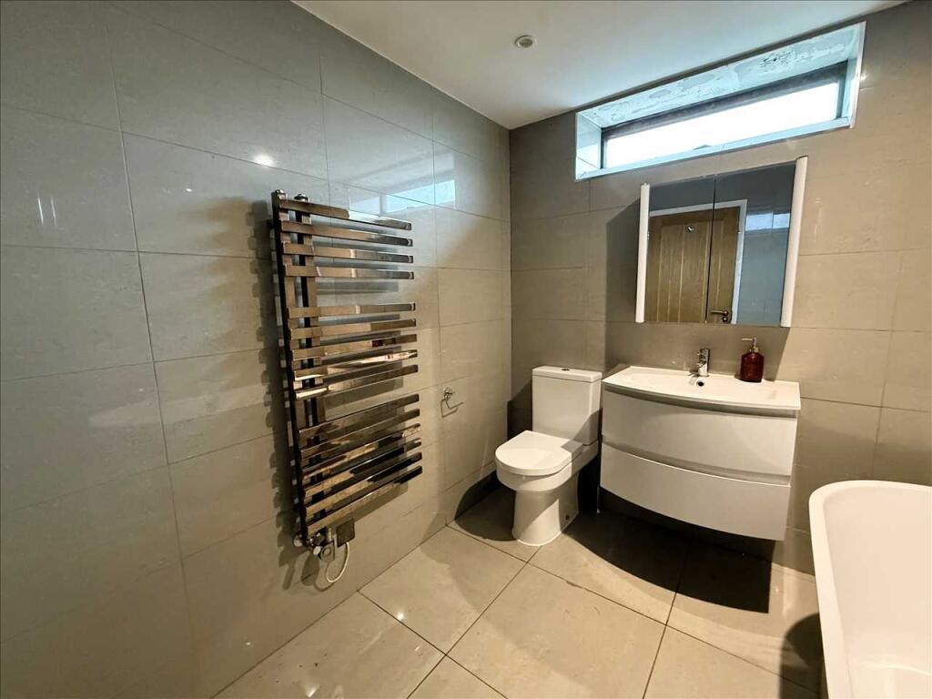 Bath/Shower Room