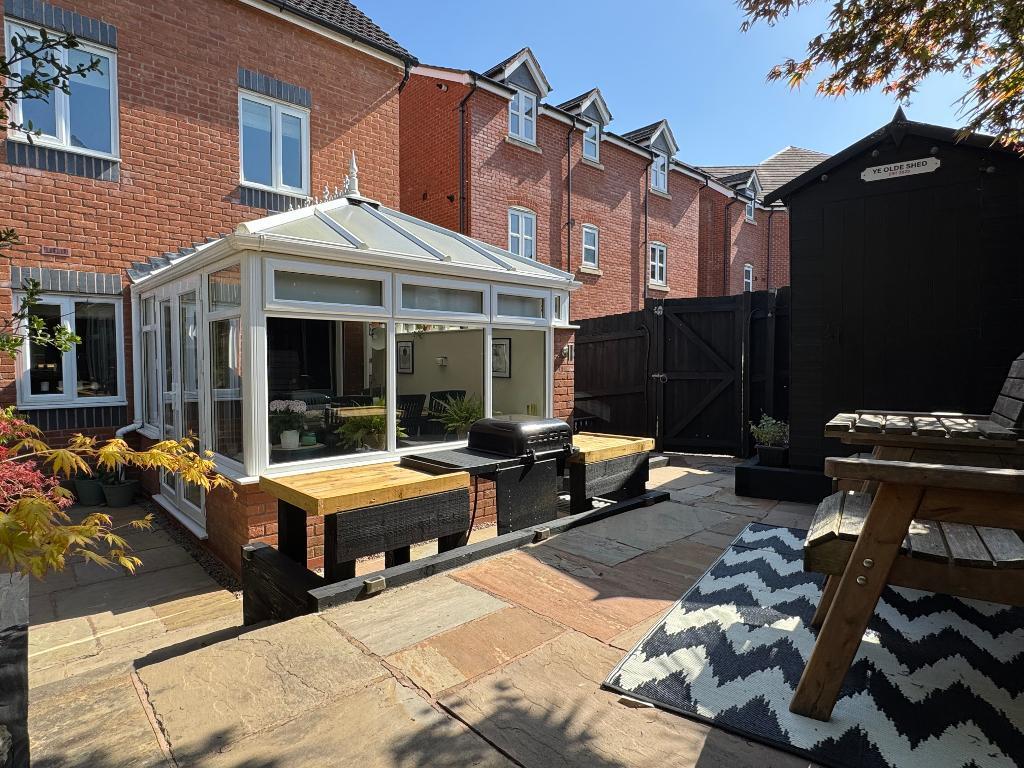 Sunny rear view of 107