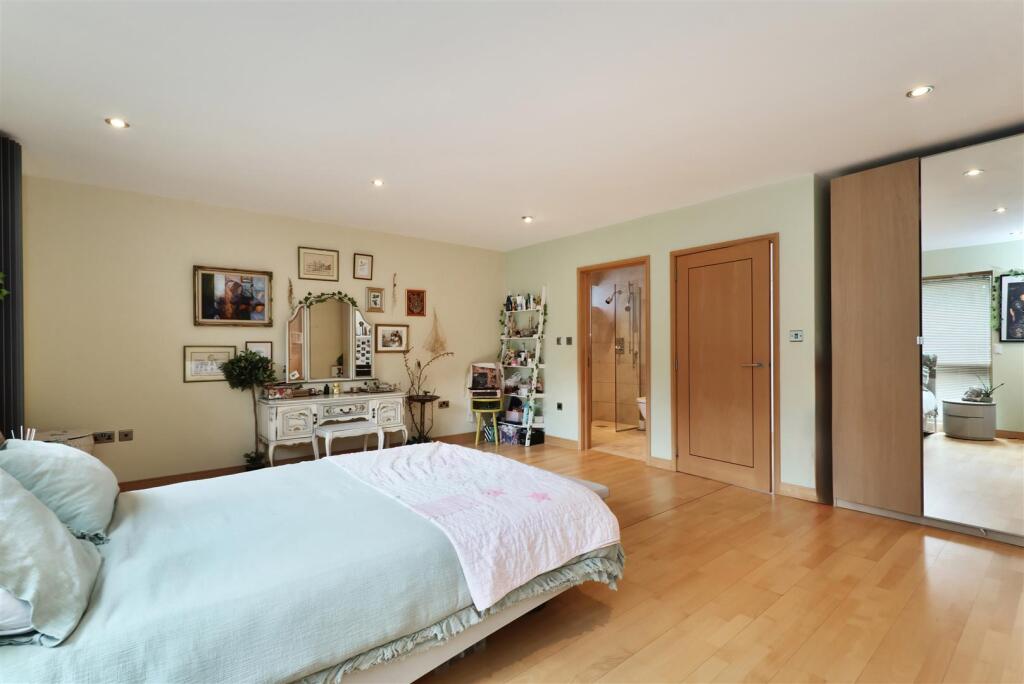 Walney Barn Aylestone Hill - (83).jpg