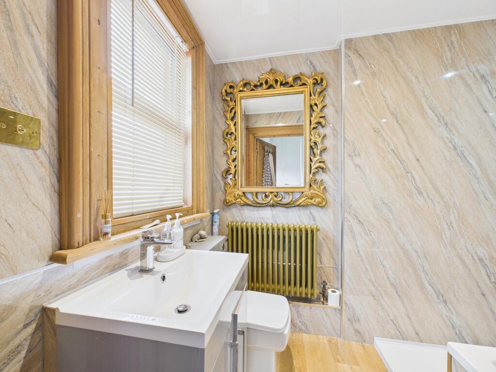 bath &amp; shower room
