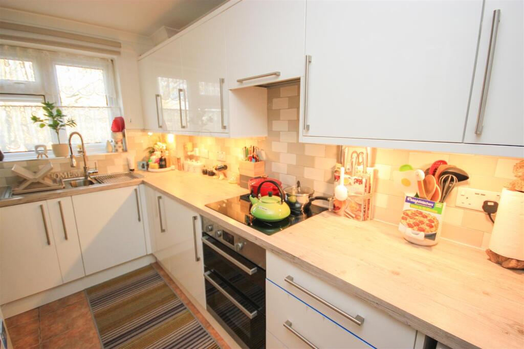 kitchen 1..jpg