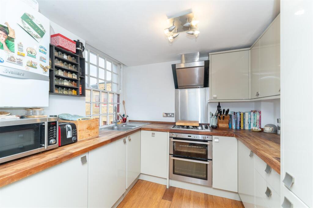 32 Osterley Gdns Kitch.jpg