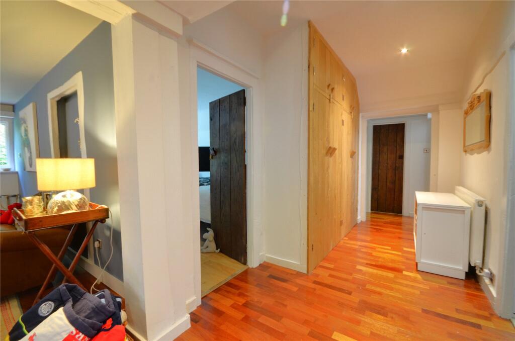 Entrance/Sitting Hal