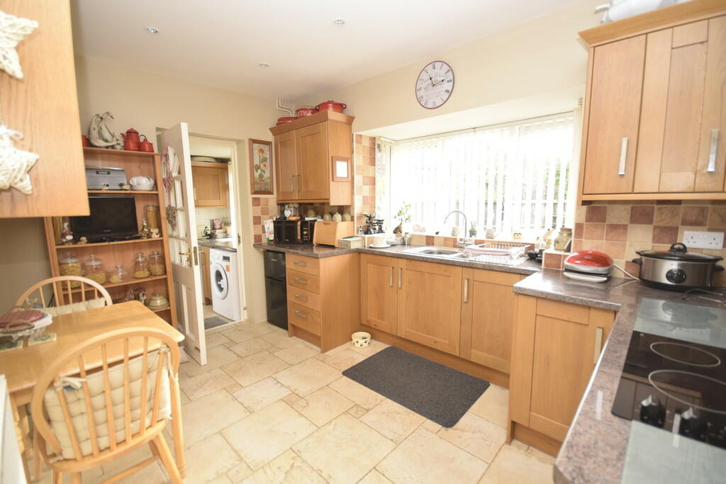 Kitchen/Breakfast...
