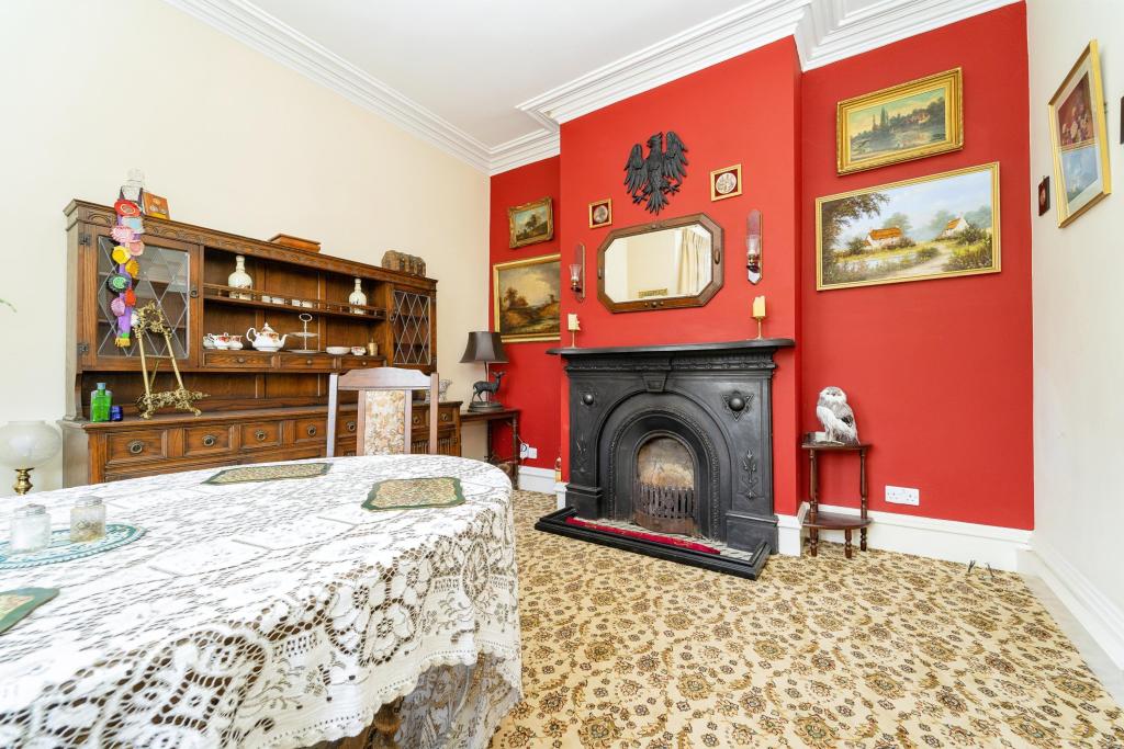 Lounge/Dining Room