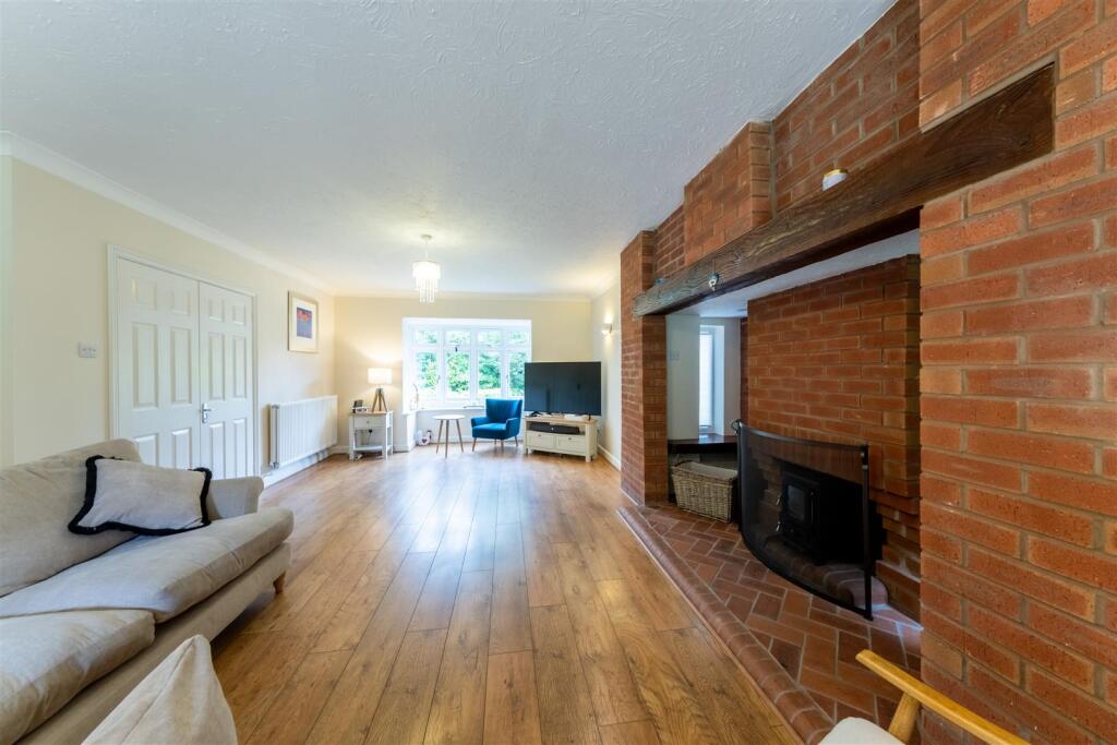 17 Woodham Close-018.jpg