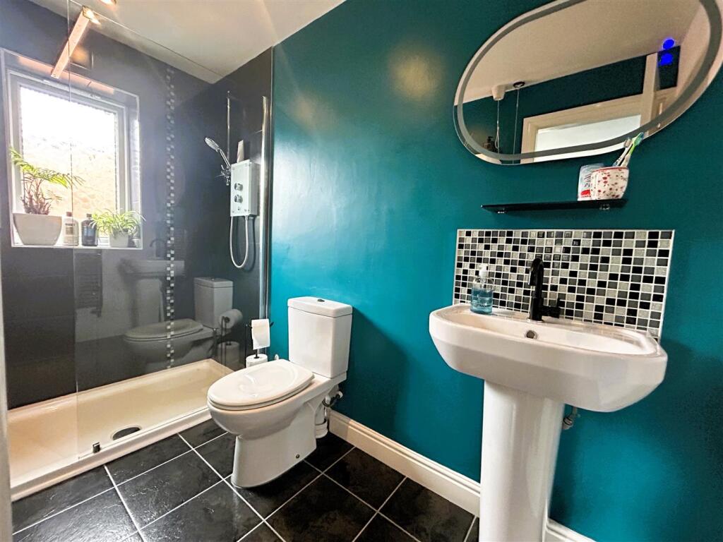ensuite.JPG
