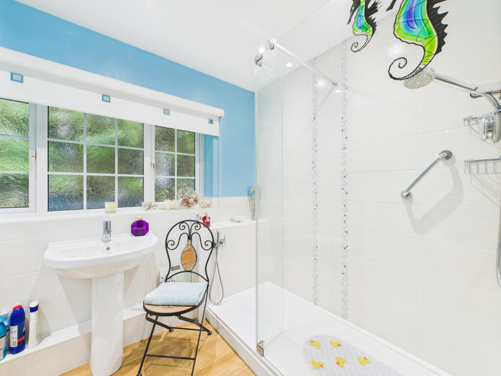 CAM02909G0-PR0466-STILL015