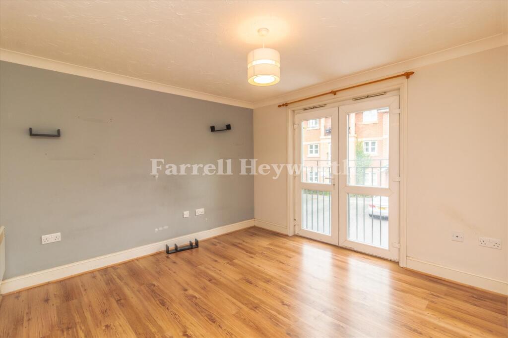 Bedroom 1 image 2