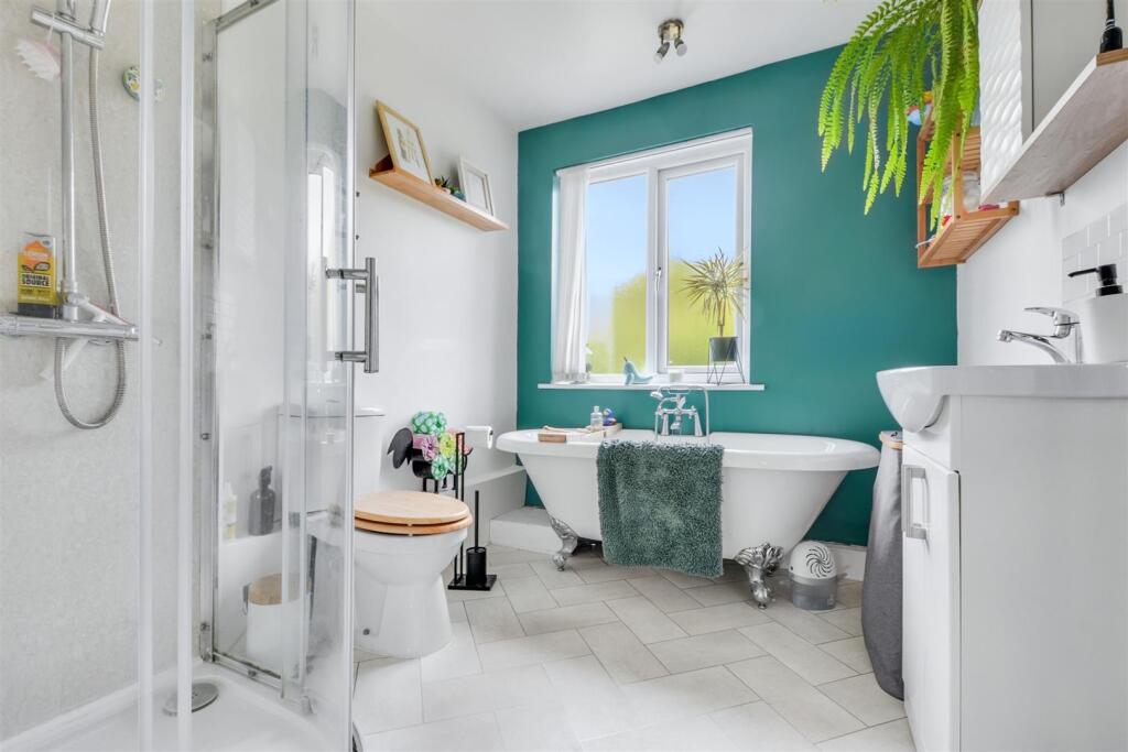 Bathroom_1.jpeg