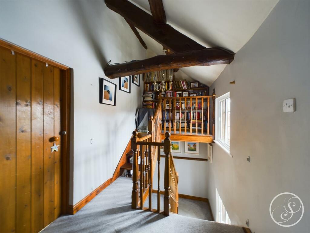 FIRST FLOOR LANDING