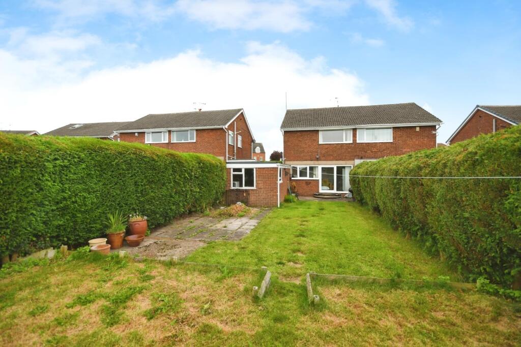 REAR GARDEN 04.jpg