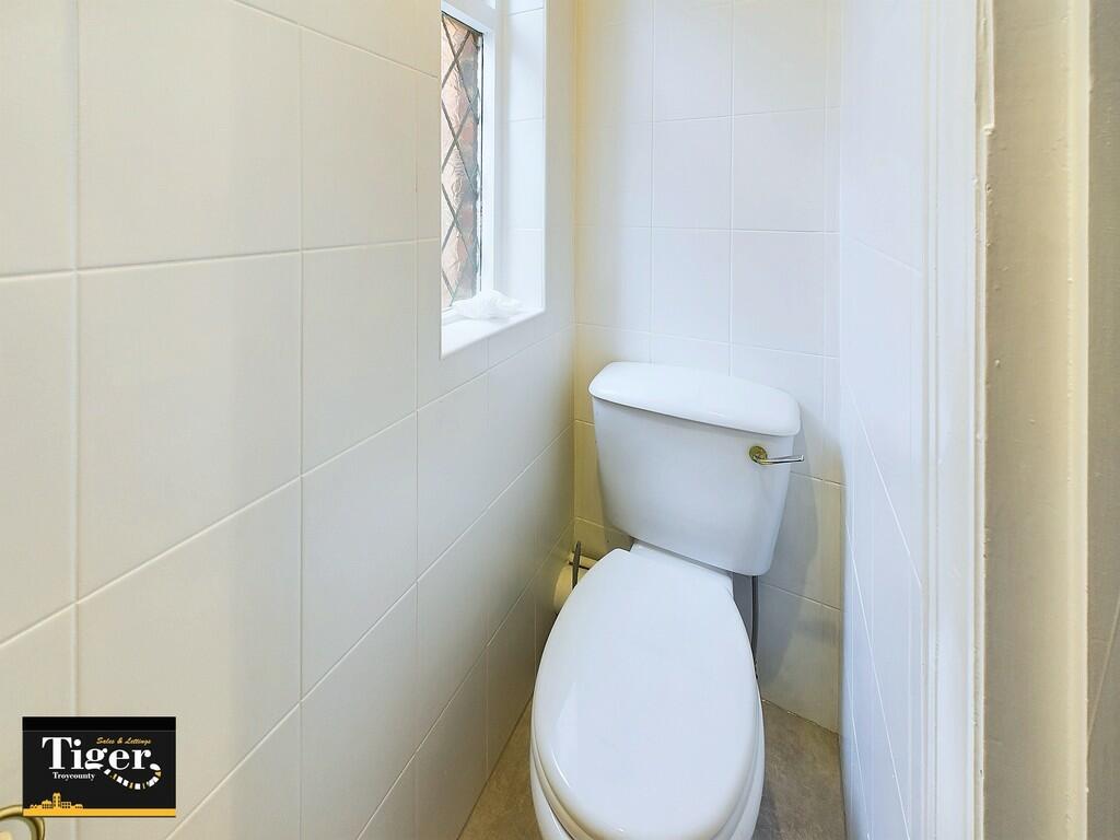 CAM02176G0-PR0437...