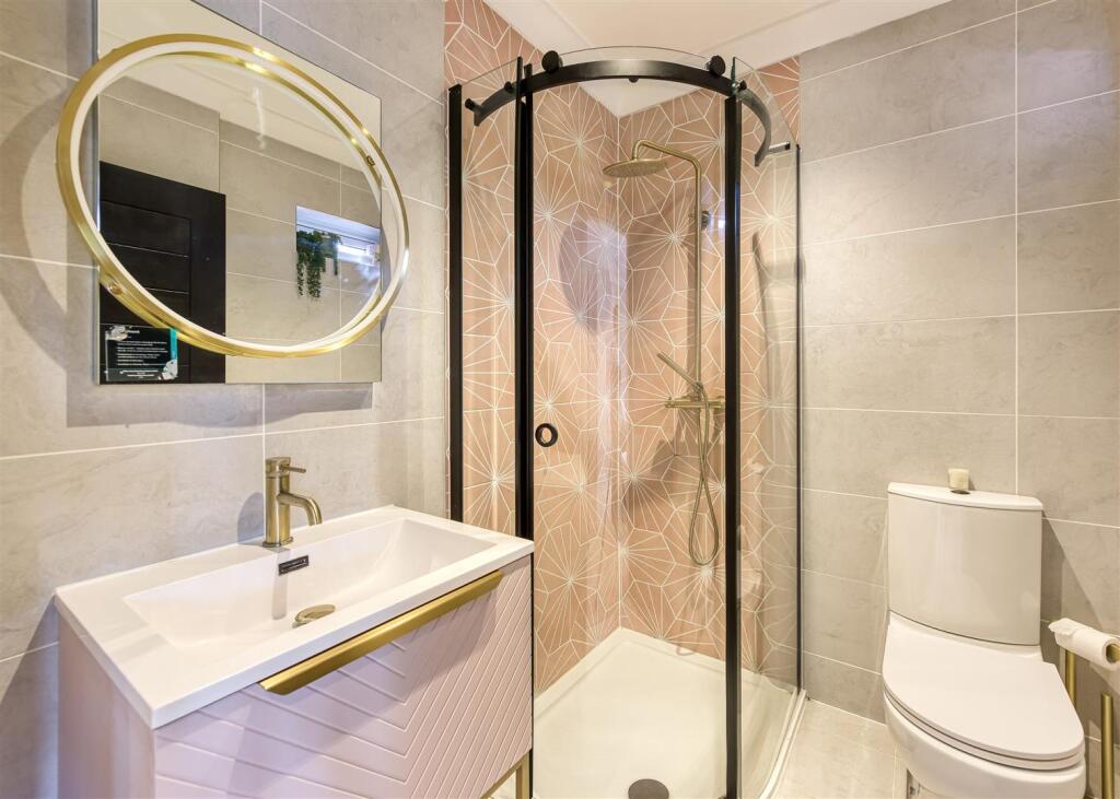 34 Post Office Road-bed2 ensuite.jpg