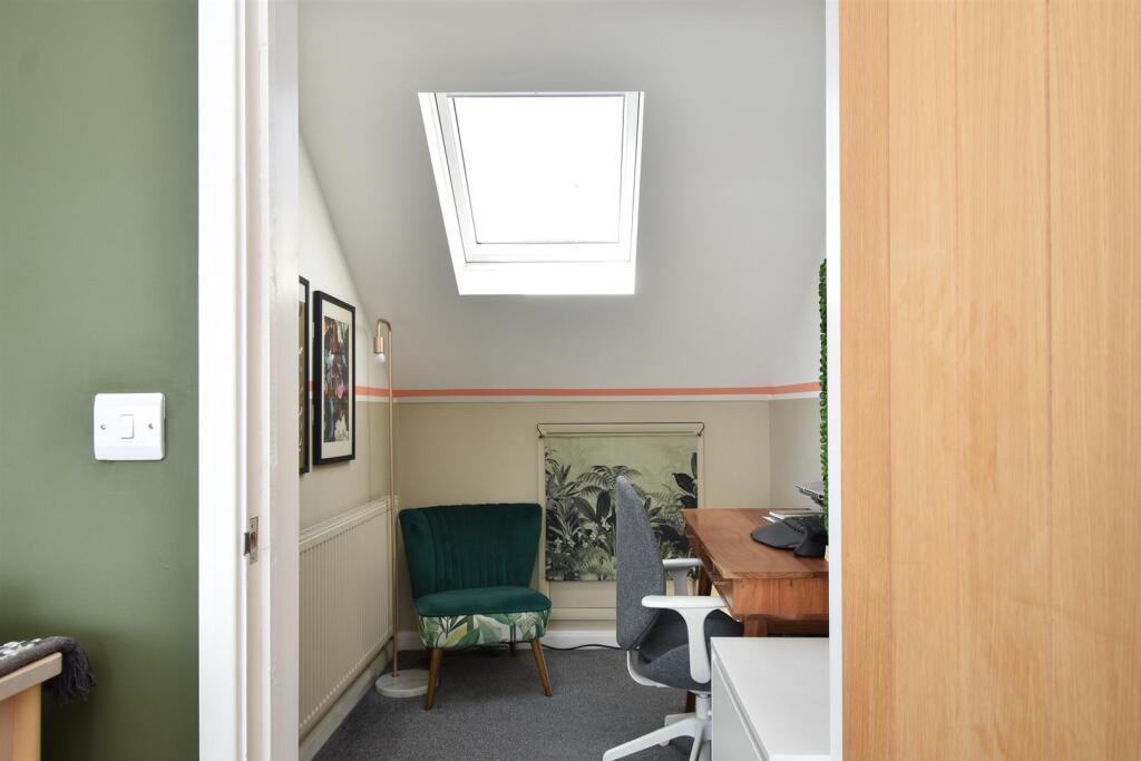 Study/dressing area