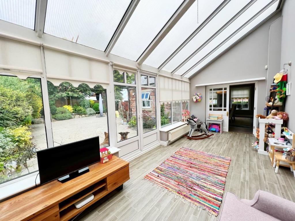 Conservatory pic 2.jpg